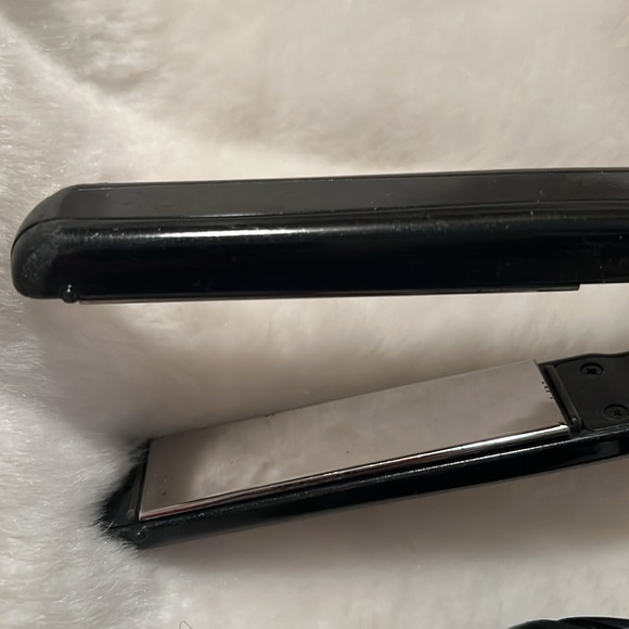 BaByliss Pro 1 inch straightening Iron Black with Rhinestones. Works great. - Picture 5 of 8
